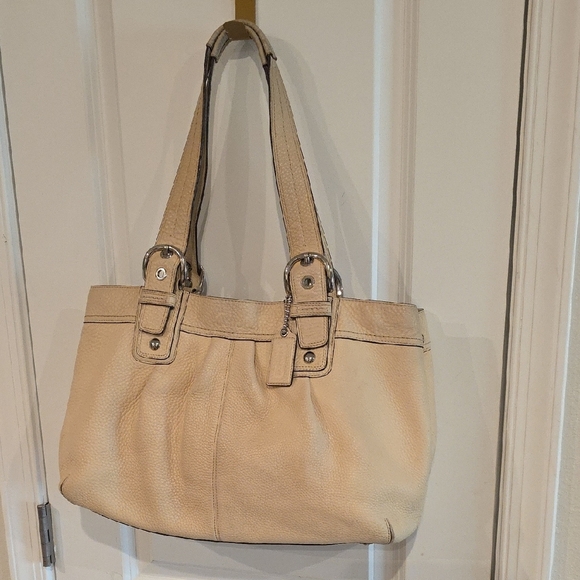 Coach Soho Creme Color Leather Bag - Picture 1 of 16